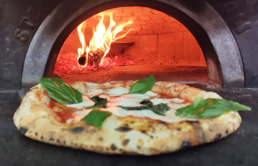 Pizza Margherita.